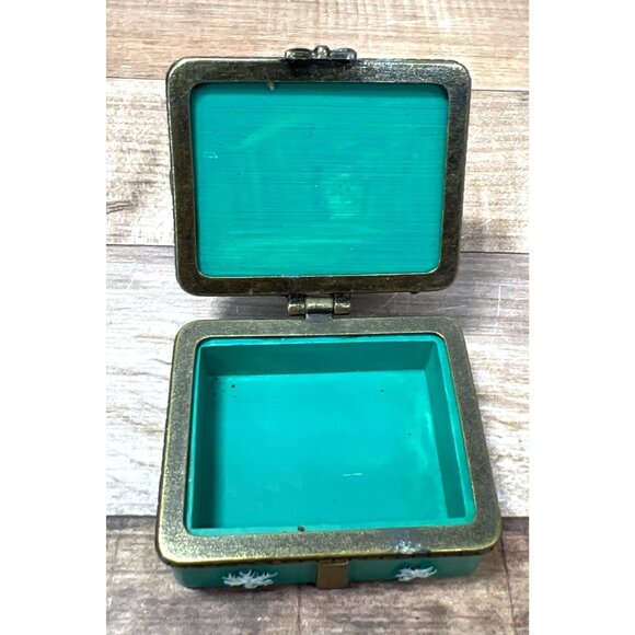 Vintage Christmas Santa Claus Trinket Box With Gift Design & Snowflakes - Picture 4 of 5